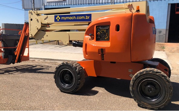 Plataforma Elevatória (PEMT / PTA) JLG 450AJ