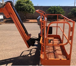 Plataforma Elevatória (PEMT / PTA) JLG 450AJ