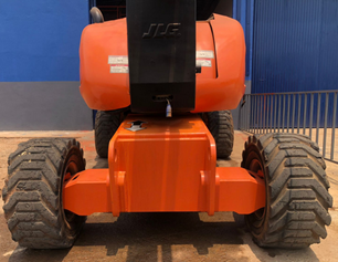 Plataforma Elevatória (PEMT / PTA) JLG 800AJ